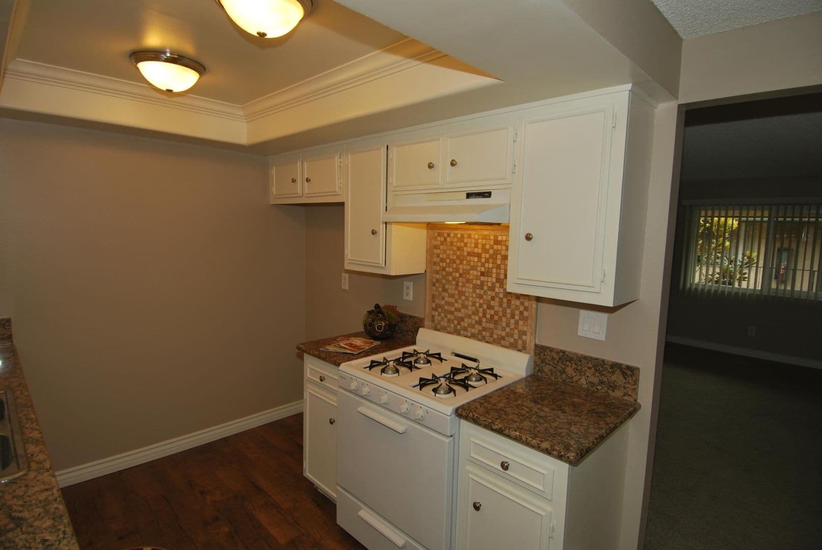 DOWNEY Apartment: 10437 LA REINA AVE.