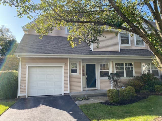 White Plains Townhome: 51 Winding Ridge Rd