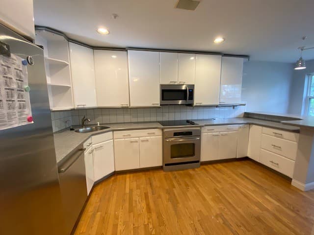 White Plains House: 51 Winding Ridge Rd