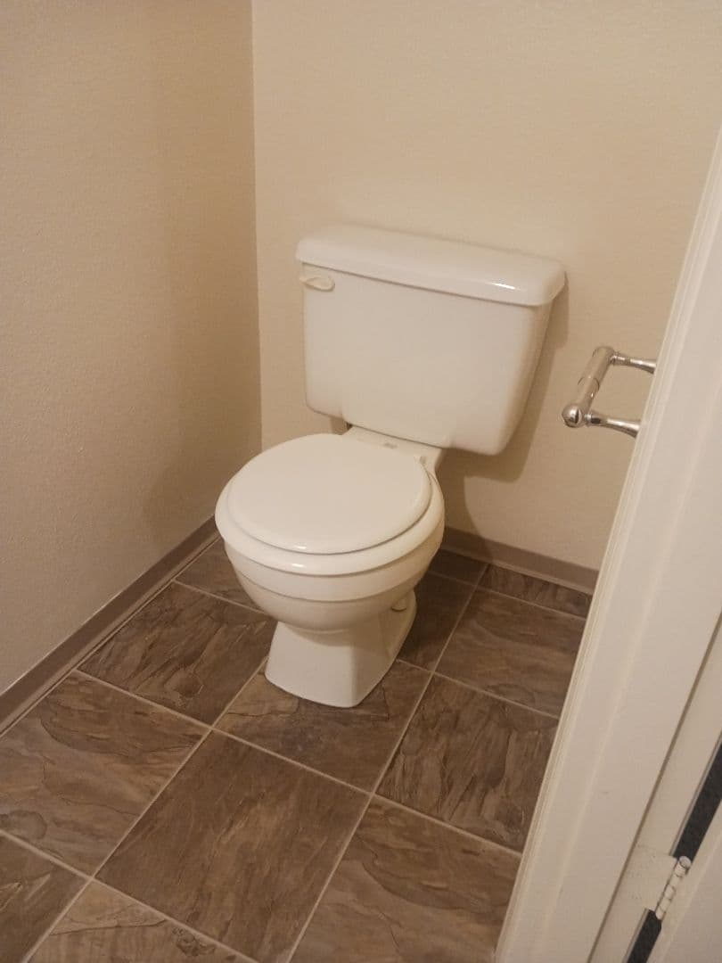 Medford Apartment: 2037 Campus Dr