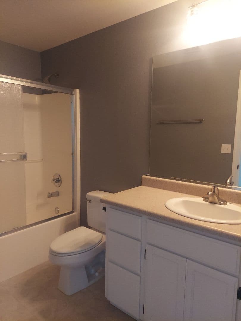 Eagle Point House: 365 Bradley Way