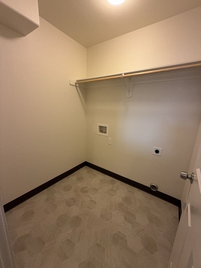 Central Point Apartment: 4475 Hamrick Rd