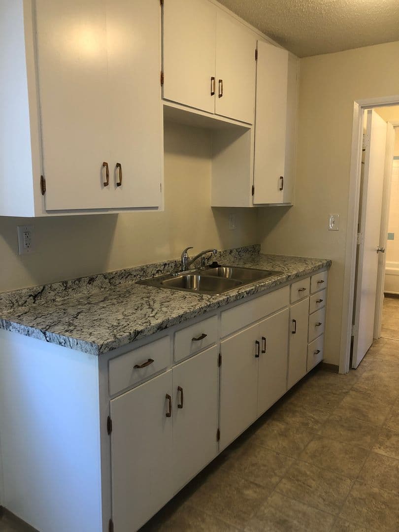Medford Apartment: 818 Taylor St
