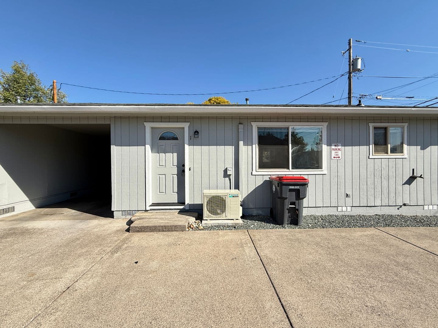 Medford Apartment: 738 W. 11th St.