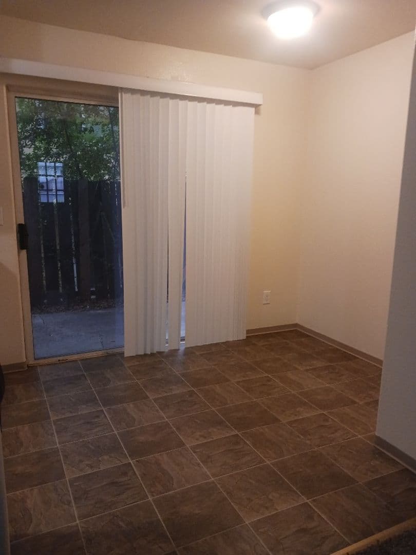 Medford Apartment: 2037 Campus Dr