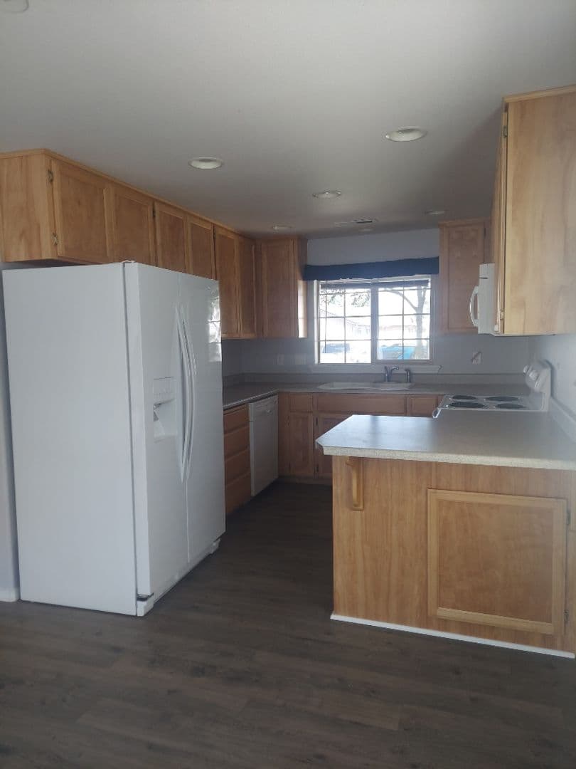 Eagle Point House: 365 Bradley Way