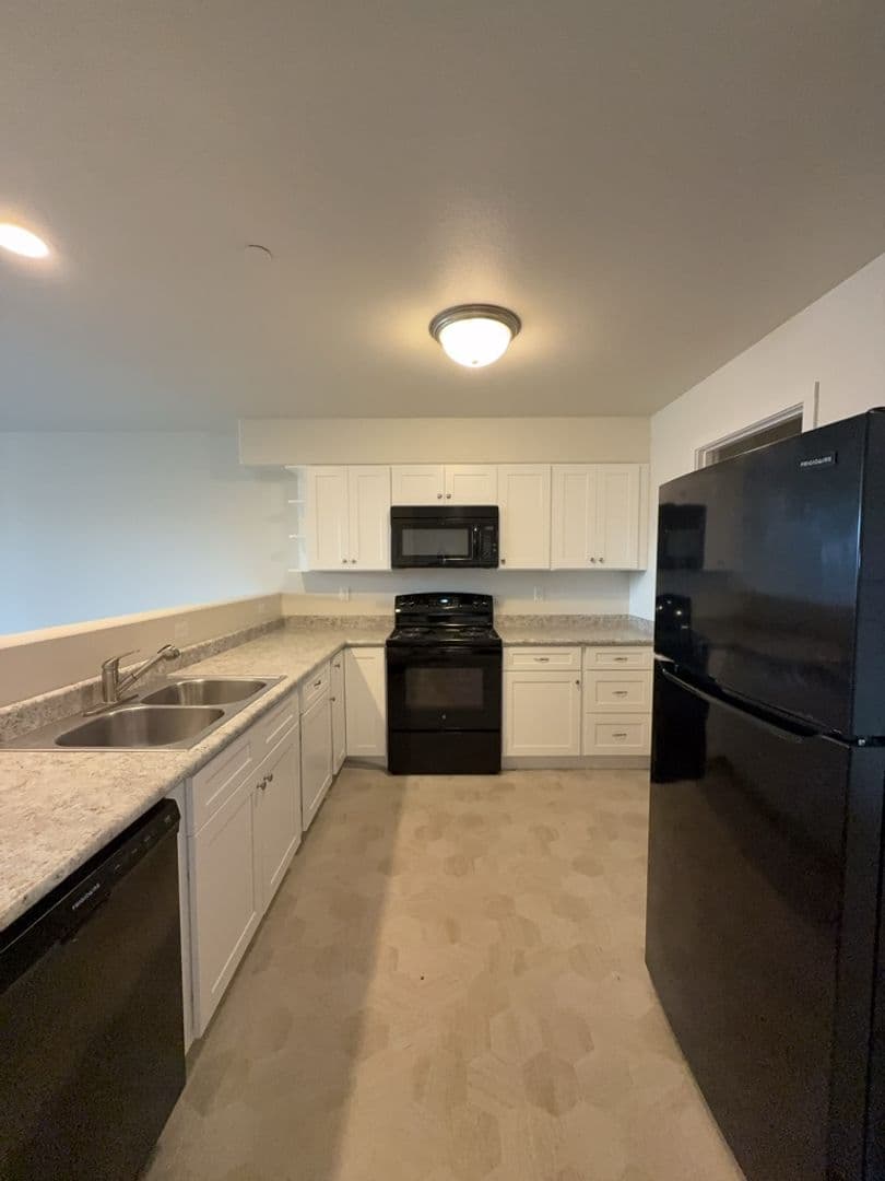 Central Point Apartment: 4475 Hamrick Rd