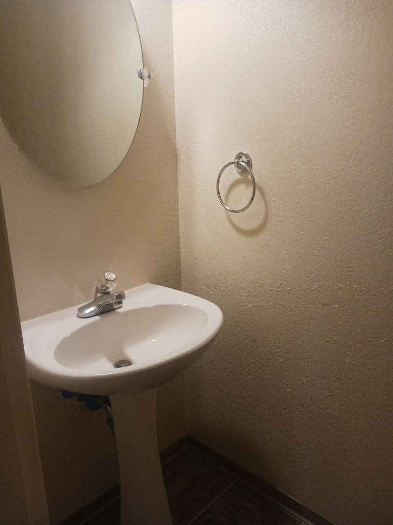 Medford Apartment: 2037 Campus Dr