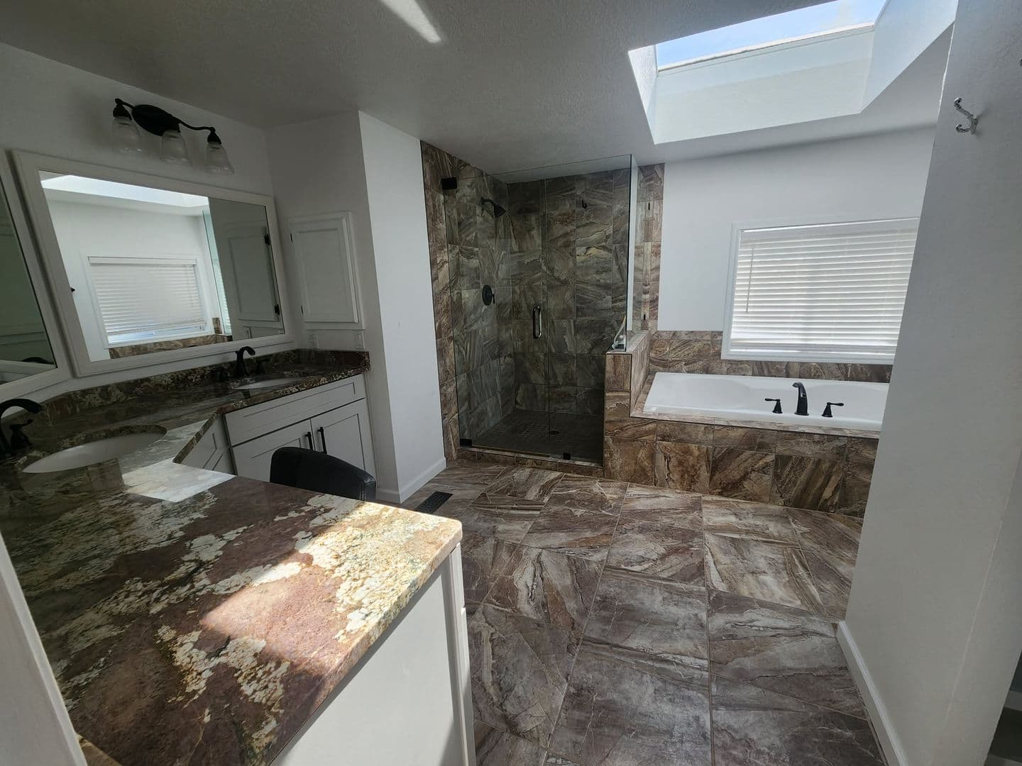 Central Point House: 12297 Blackwell Rd