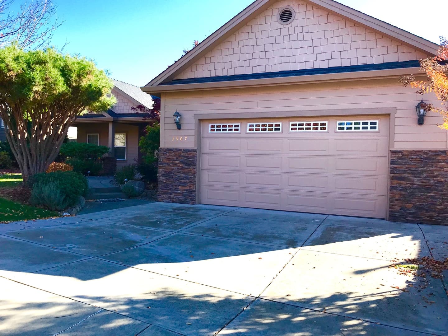 Medford House: 3907 Fieldbrook Ave
