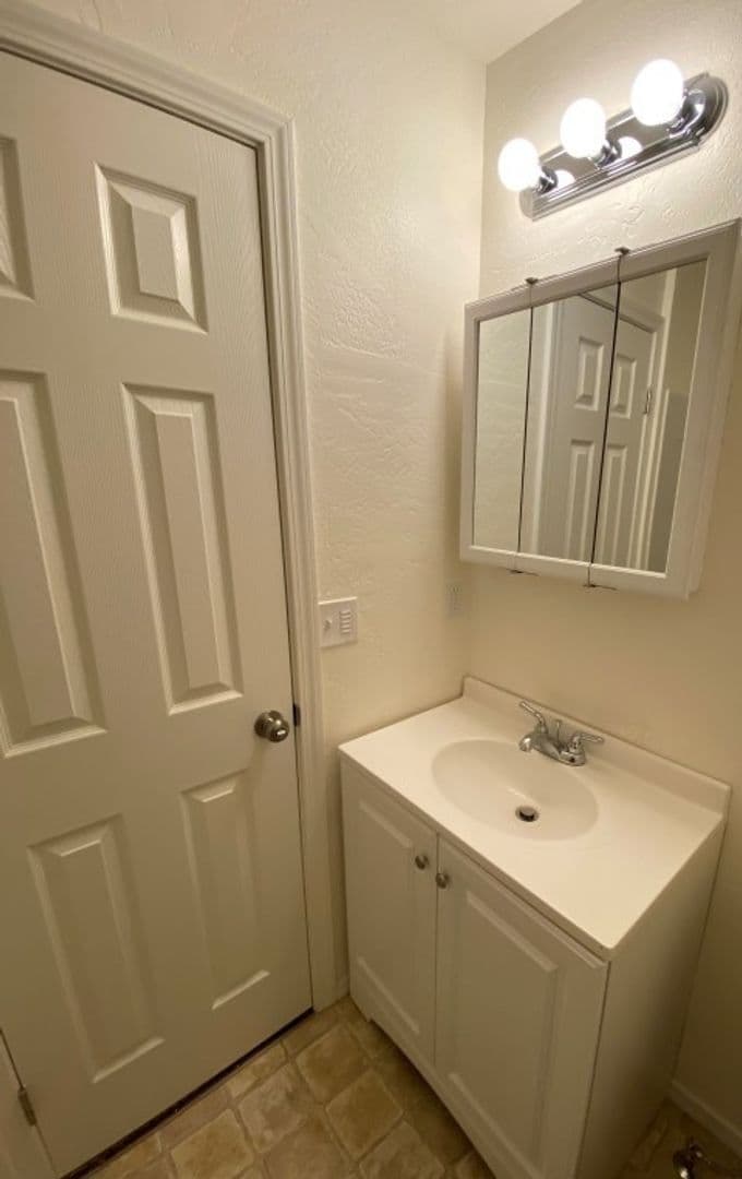 Medford House: 1416 Fortune Dr