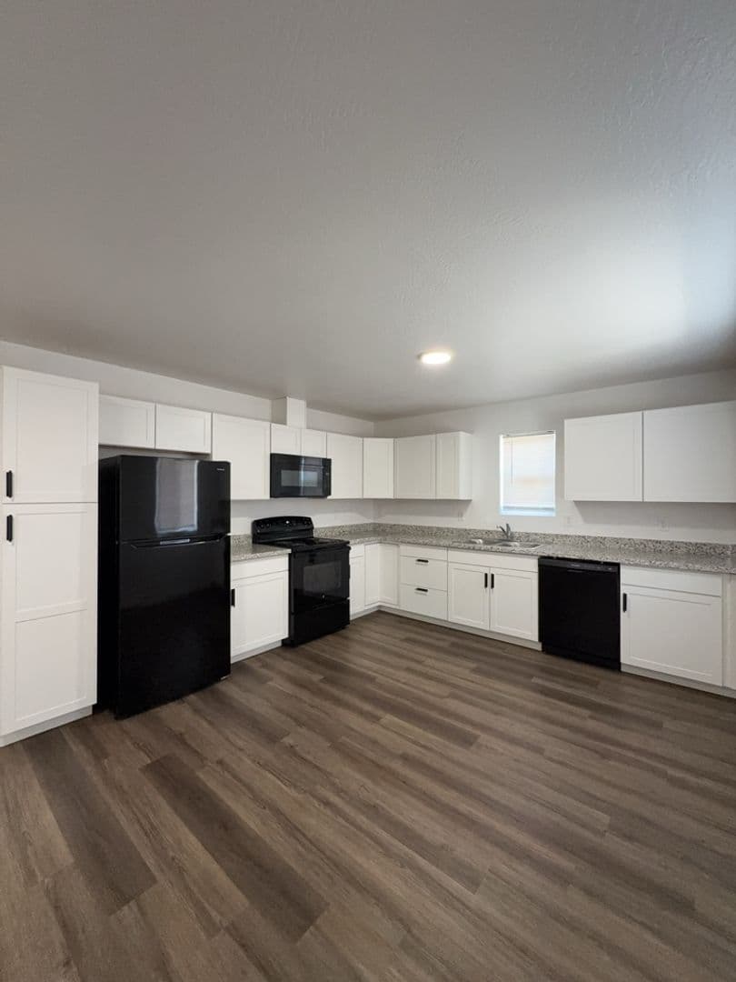 Medford Multiplex: 634 Colinwood Court