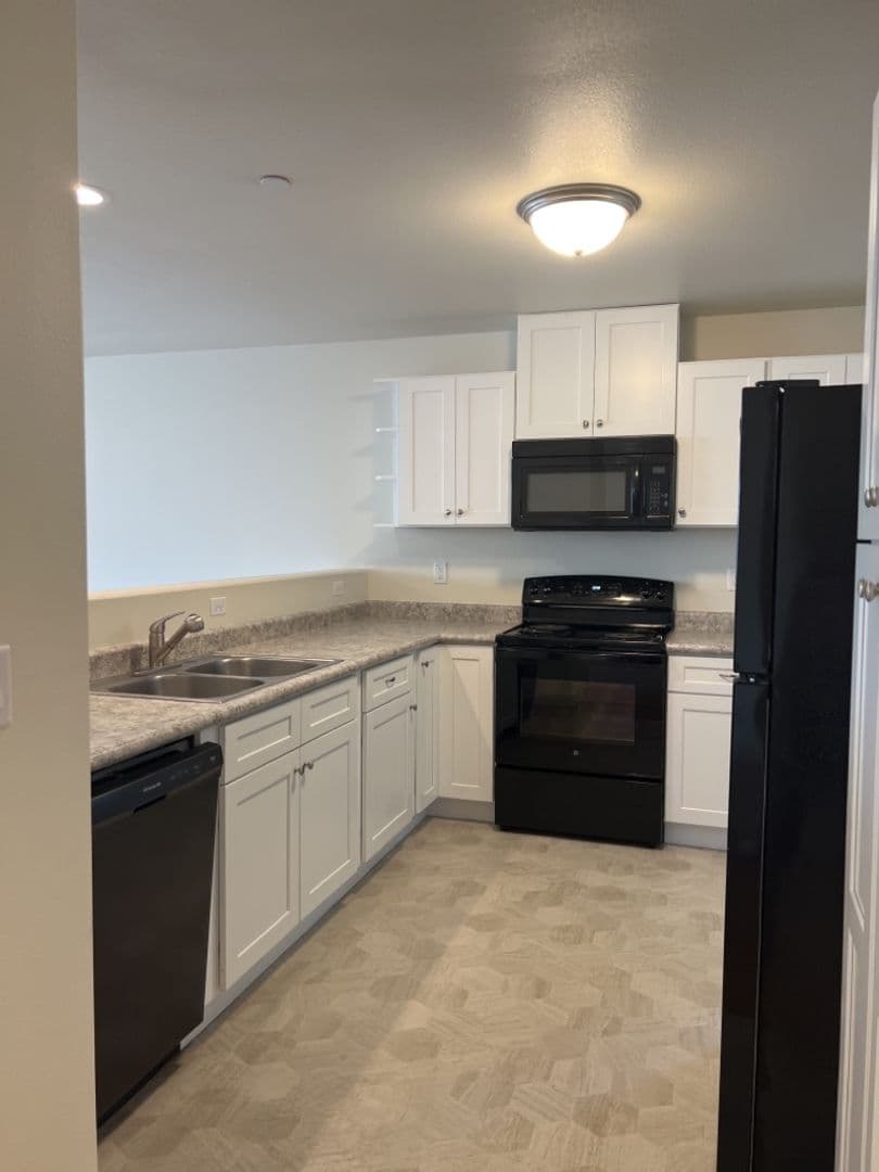 Central Point Apartment: 4475 Hamrick Rd