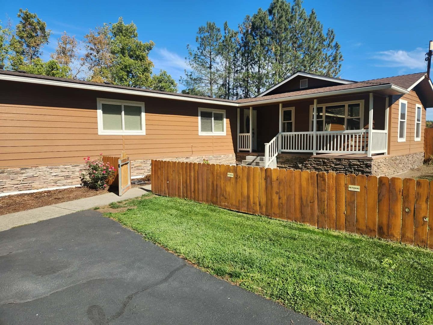 Central Point House: 12297 Blackwell Rd