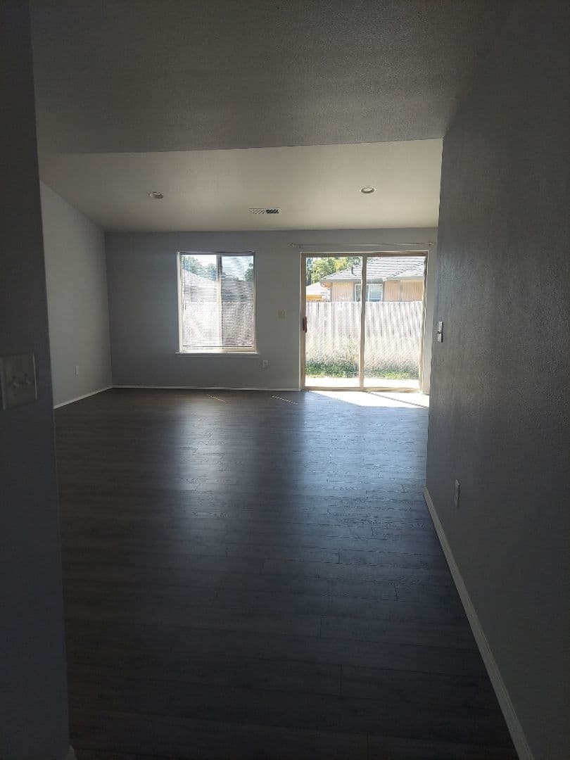 Eagle Point House: 365 Bradley Way