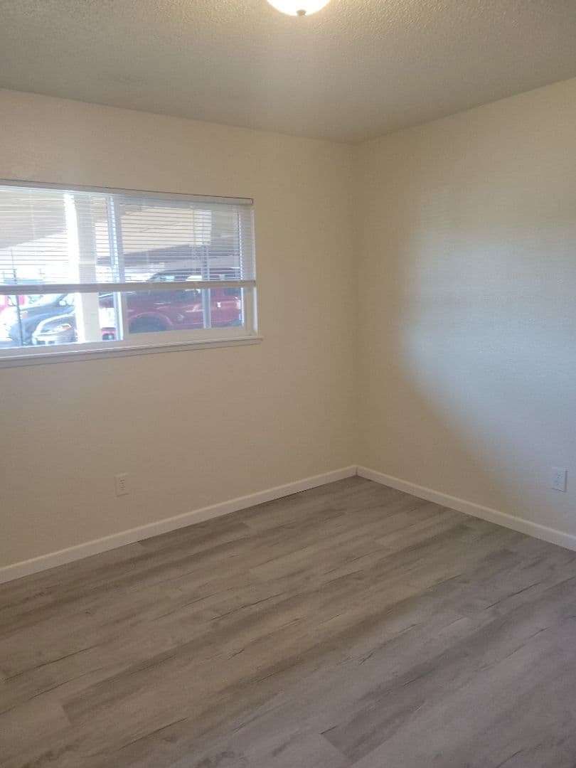 Central Point Apartment: 1040 E. Pine St
