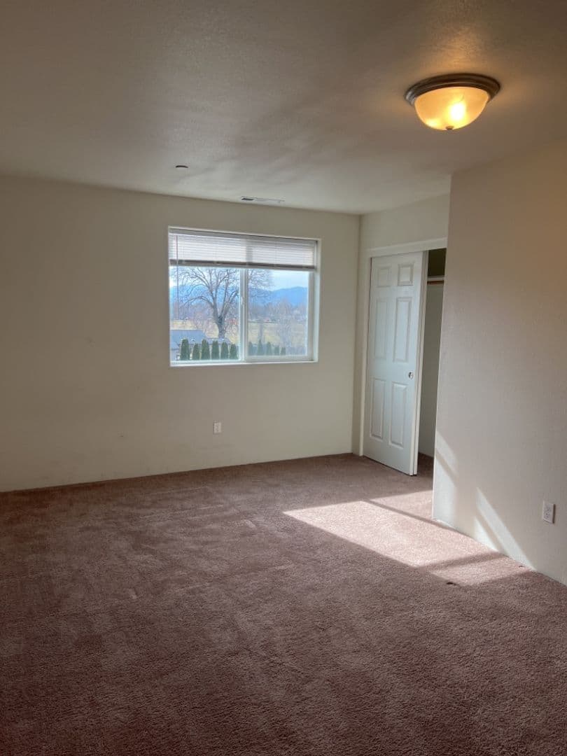 Central Point Apartment: 4475 Hamrick Rd