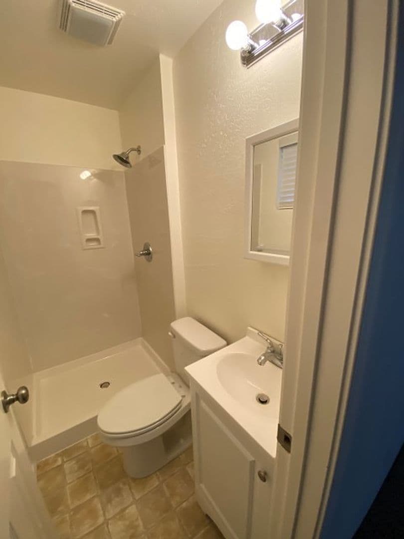 Medford House: 1416 Fortune Dr