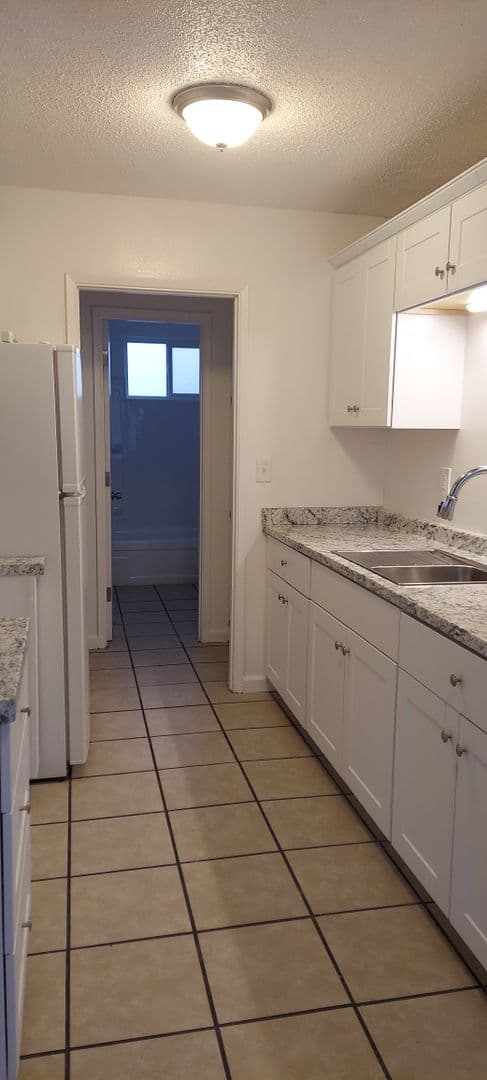 Central Point Apartment: 1040 E. Pine St