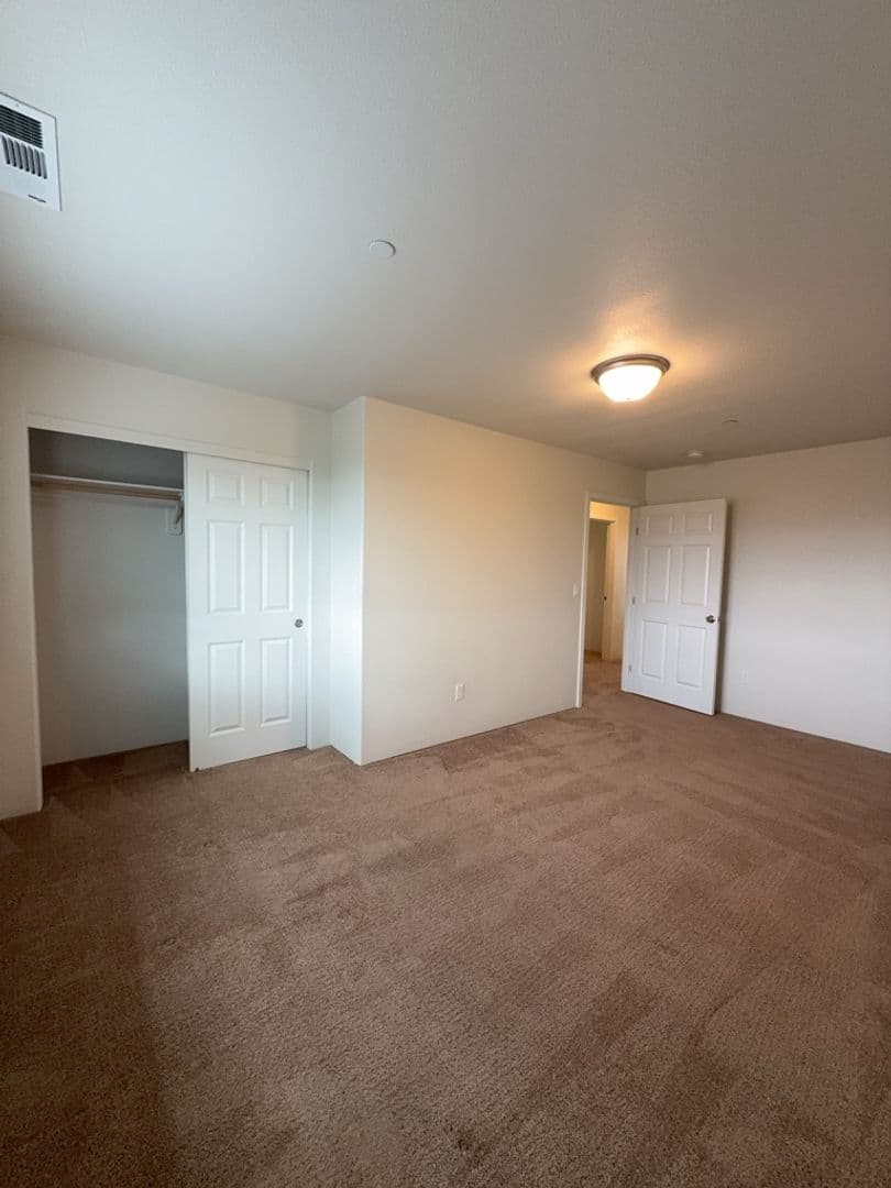 Central Point Apartment: 4475 Hamrick Rd