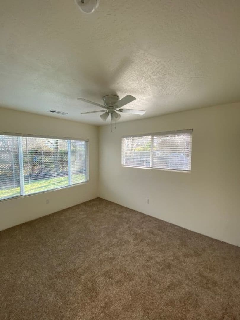 Medford House: 1416 Fortune Dr