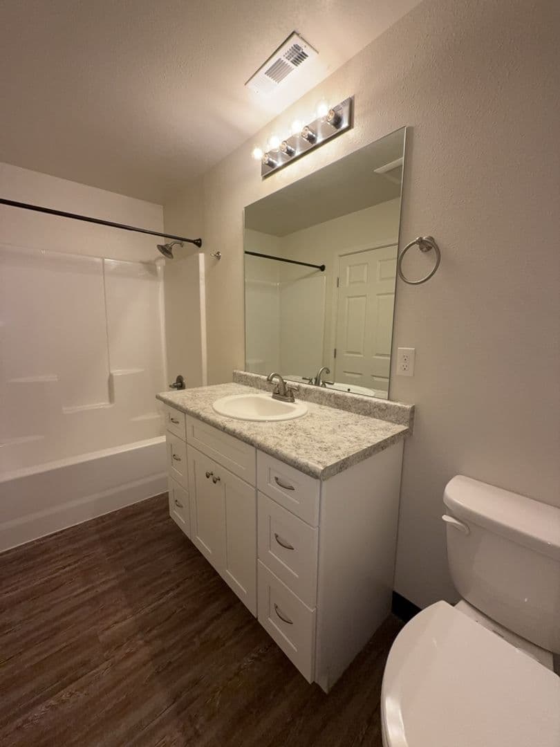 Central Point Apartment: 4475 Hamrick Rd