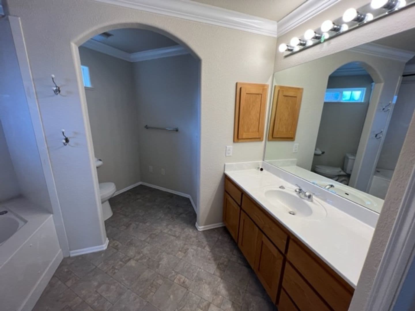 Ashland House: 2088 Creek Dr