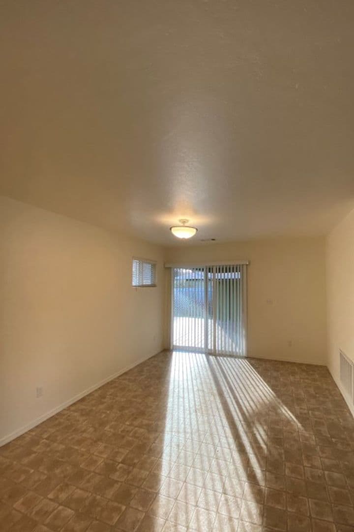 Medford House: 1416 Fortune Dr
