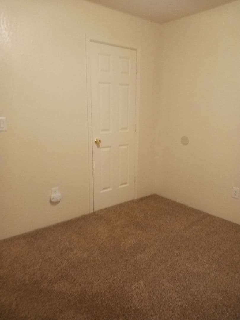 Medford Apartment: 2037 Campus Dr