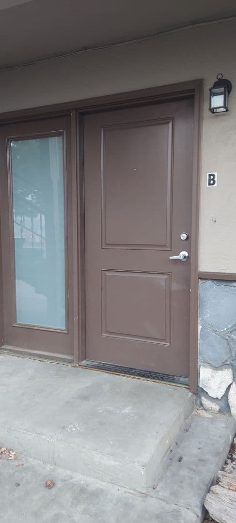 Central Point Apartment: 1040 E. Pine St