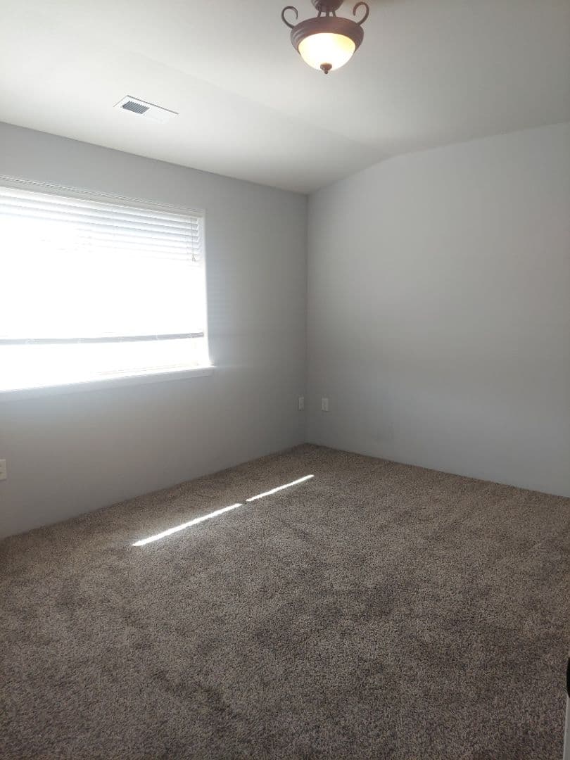 Eagle Point House: 365 Bradley Way