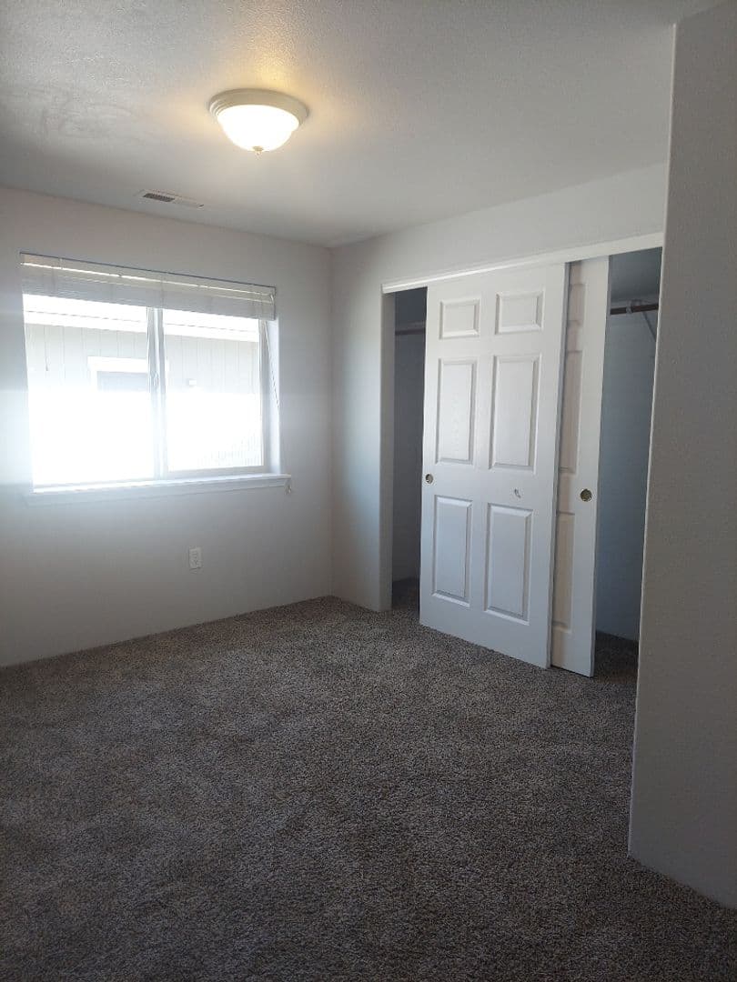 Eagle Point House: 365 Bradley Way
