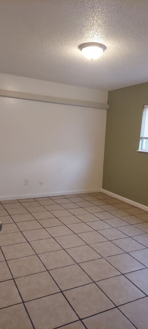 Central Point Apartment: 1040 E. Pine St