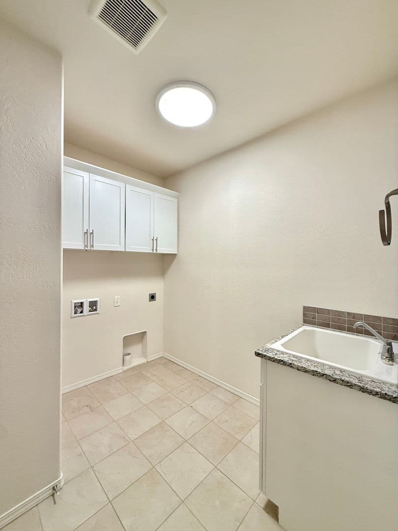 Medford House: 1633 Dragon Tail Place