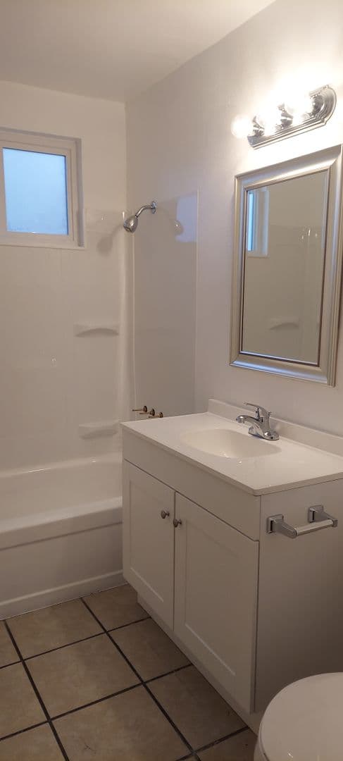 Central Point Apartment: 1040 E. Pine St