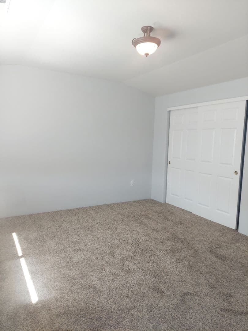 Eagle Point House: 365 Bradley Way