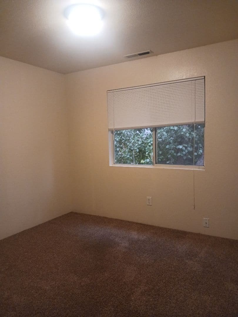 Medford Apartment: 2037 Campus Dr