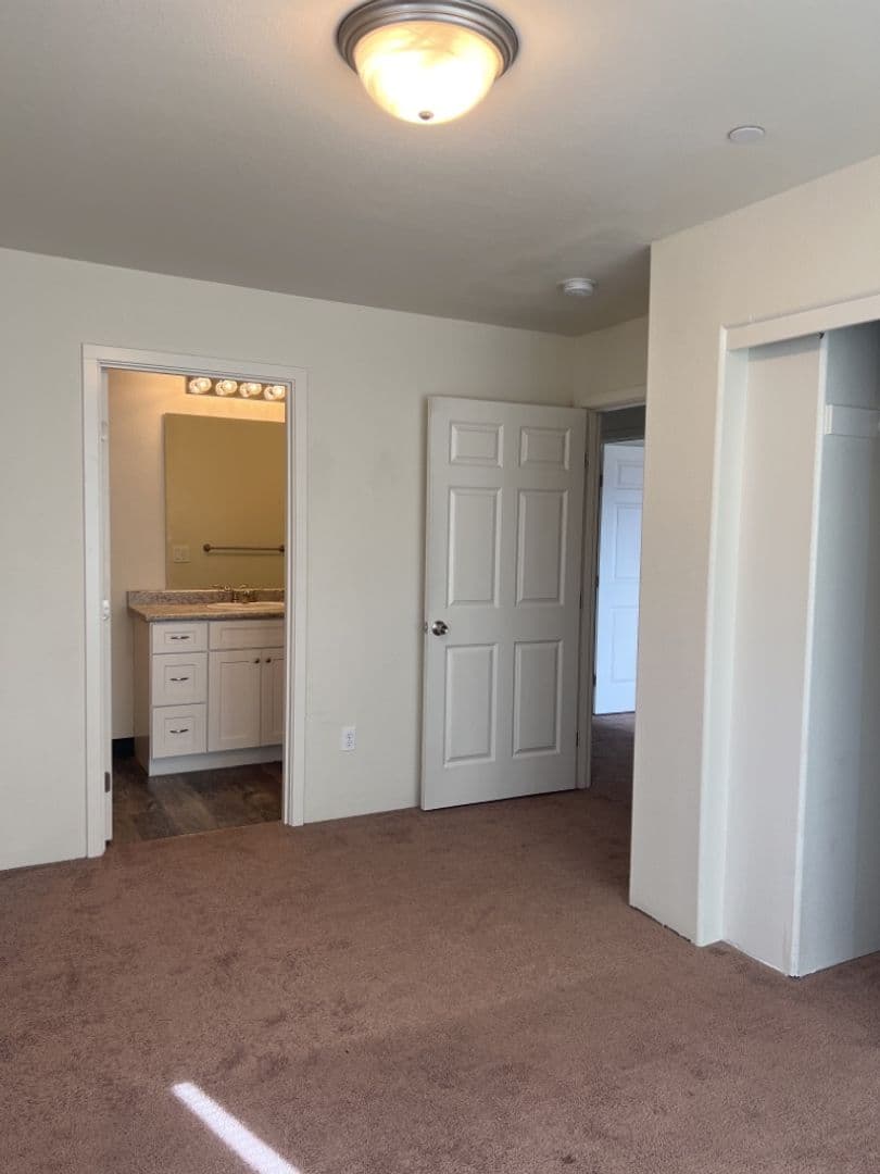 Central Point Apartment: 4475 Hamrick Rd