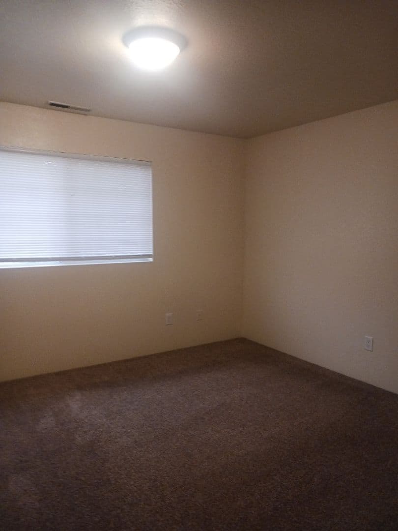 Medford Apartment: 2037 Campus Dr