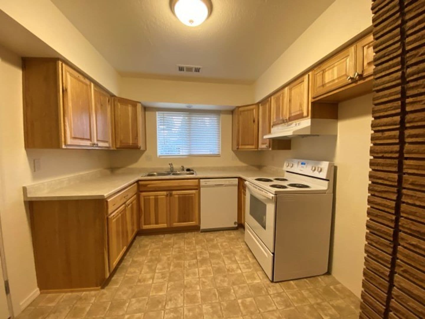 Medford House: 1416 Fortune Dr