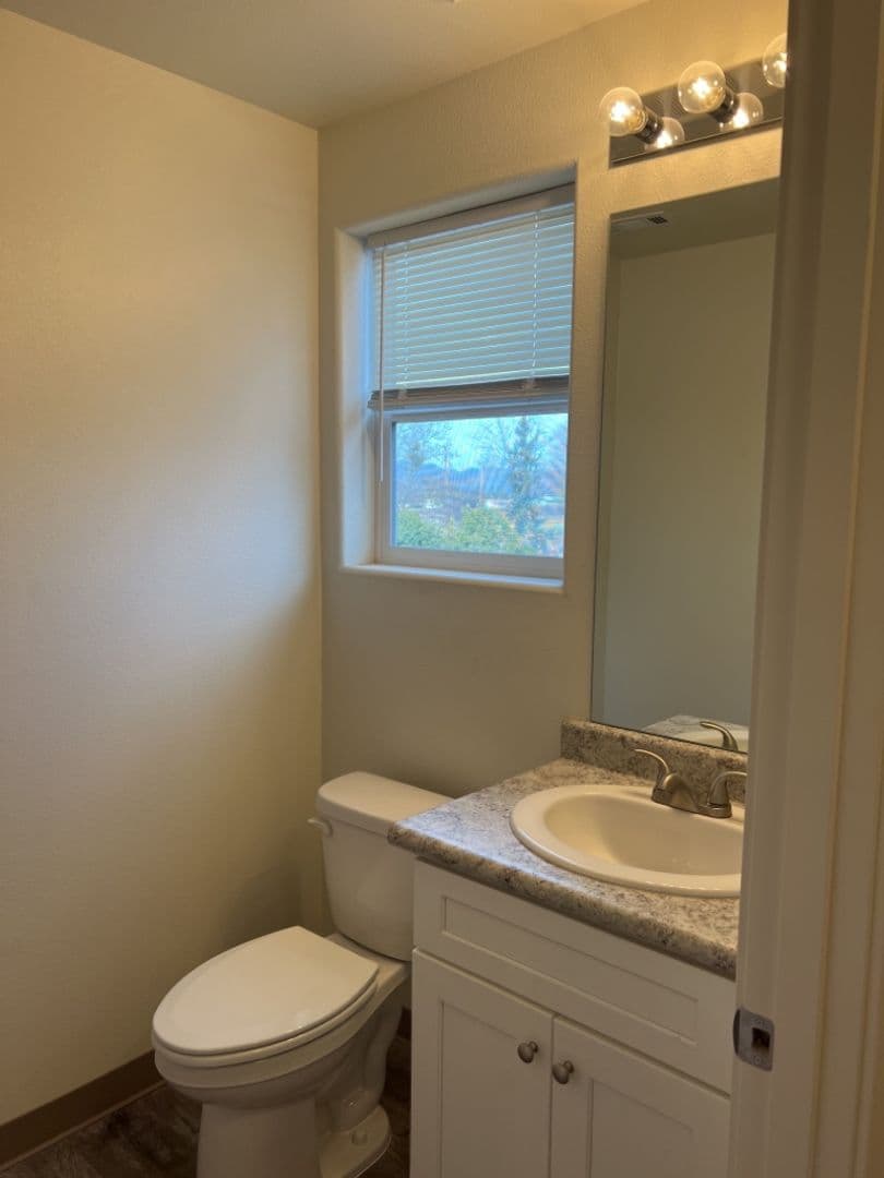 Central Point Apartment: 4475 Hamrick Rd
