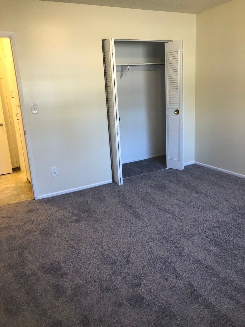 Medford Apartment: 818 Taylor St