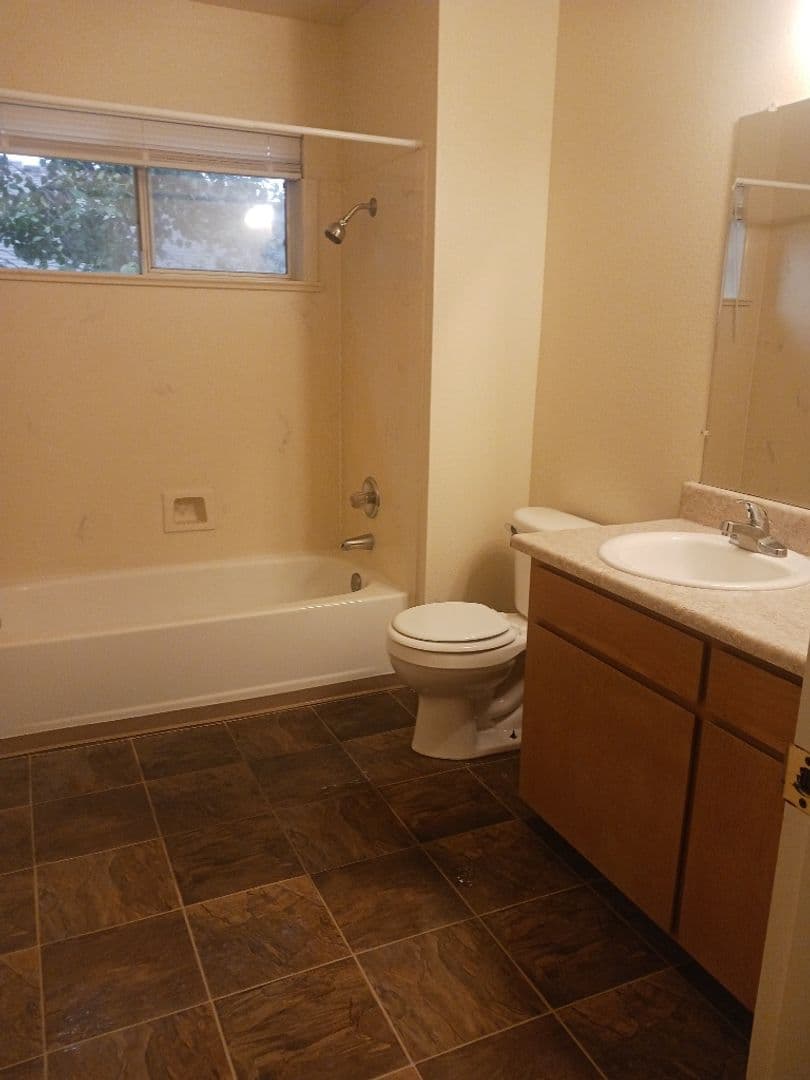 Medford Apartment: 2037 Campus Dr