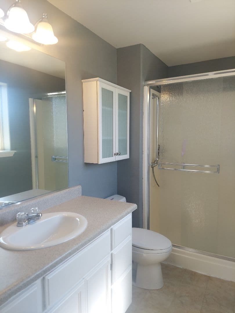 Eagle Point House: 365 Bradley Way