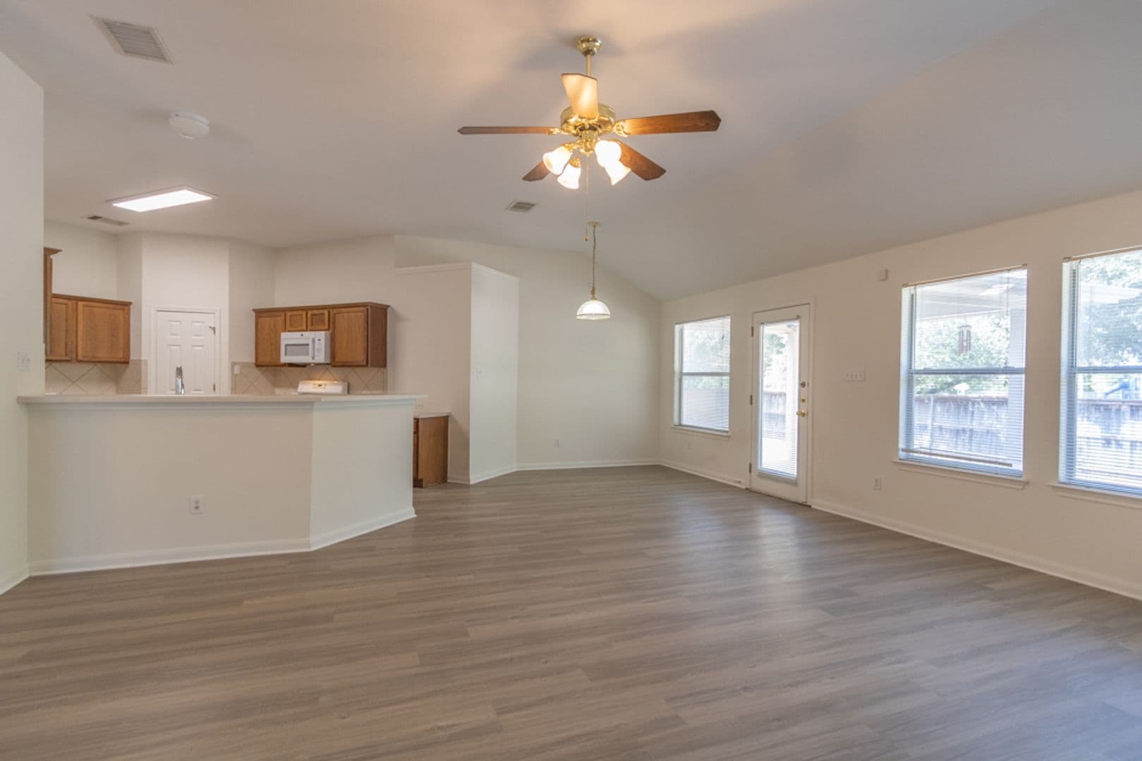Round Rock House: 1010 Klondike Loop