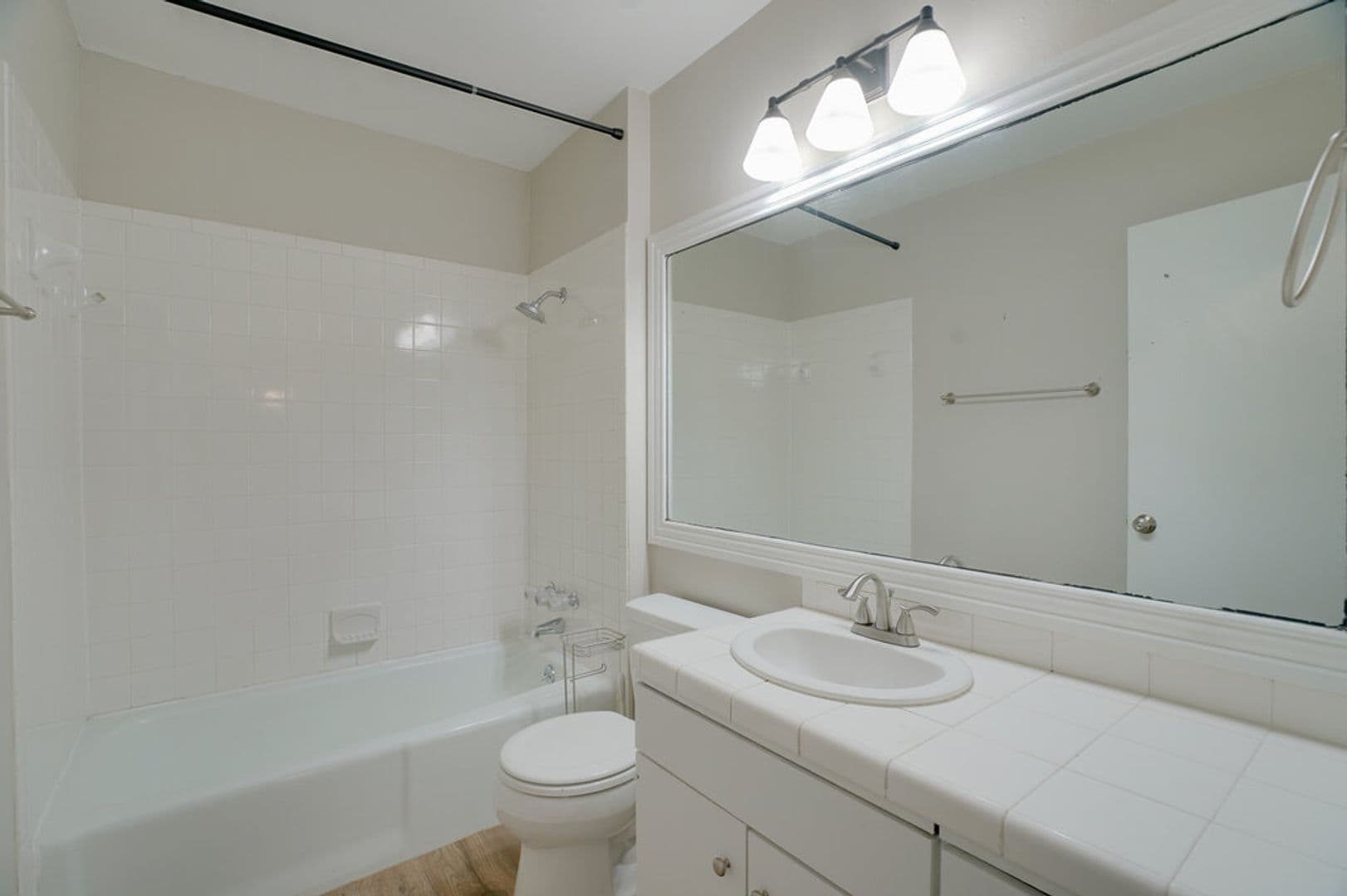 Austin House: 10110 Aspen St