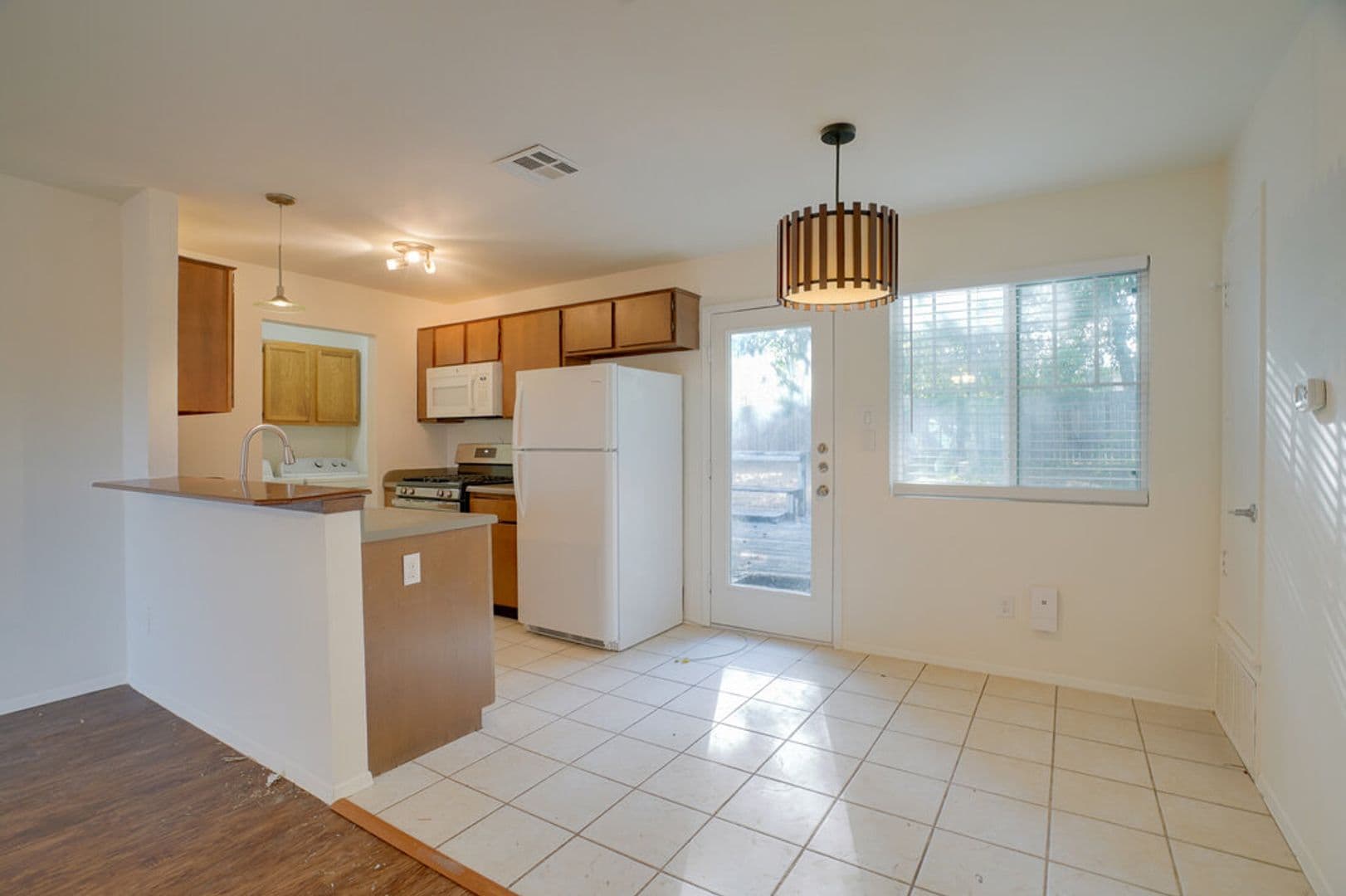 Austin House: 7100 Barnsdale Way - BAR