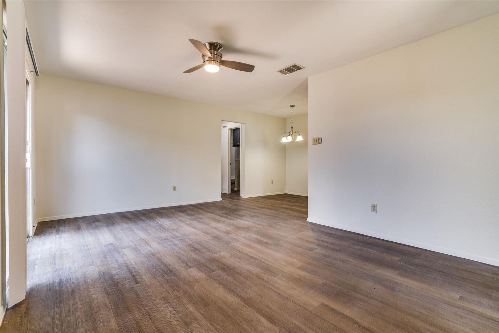 Round Rock House: 601 Misty Morning Way Unit #B