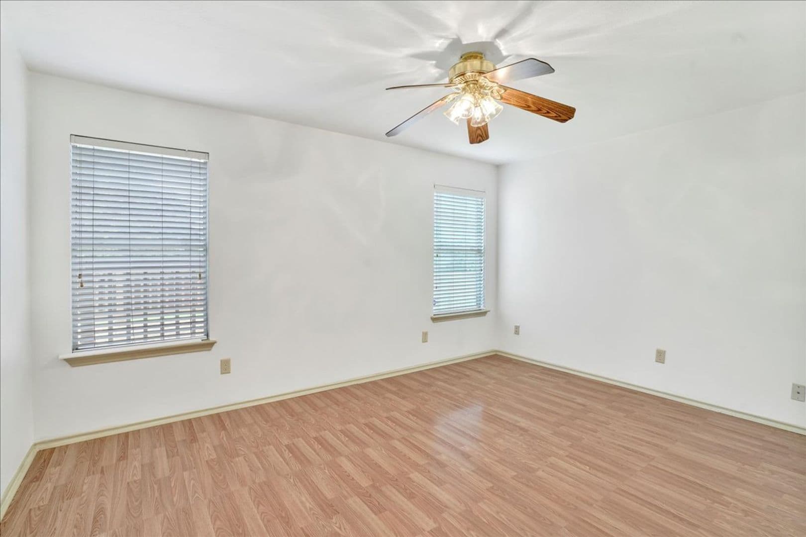 Leander House: 1405 Scottsdale Dr