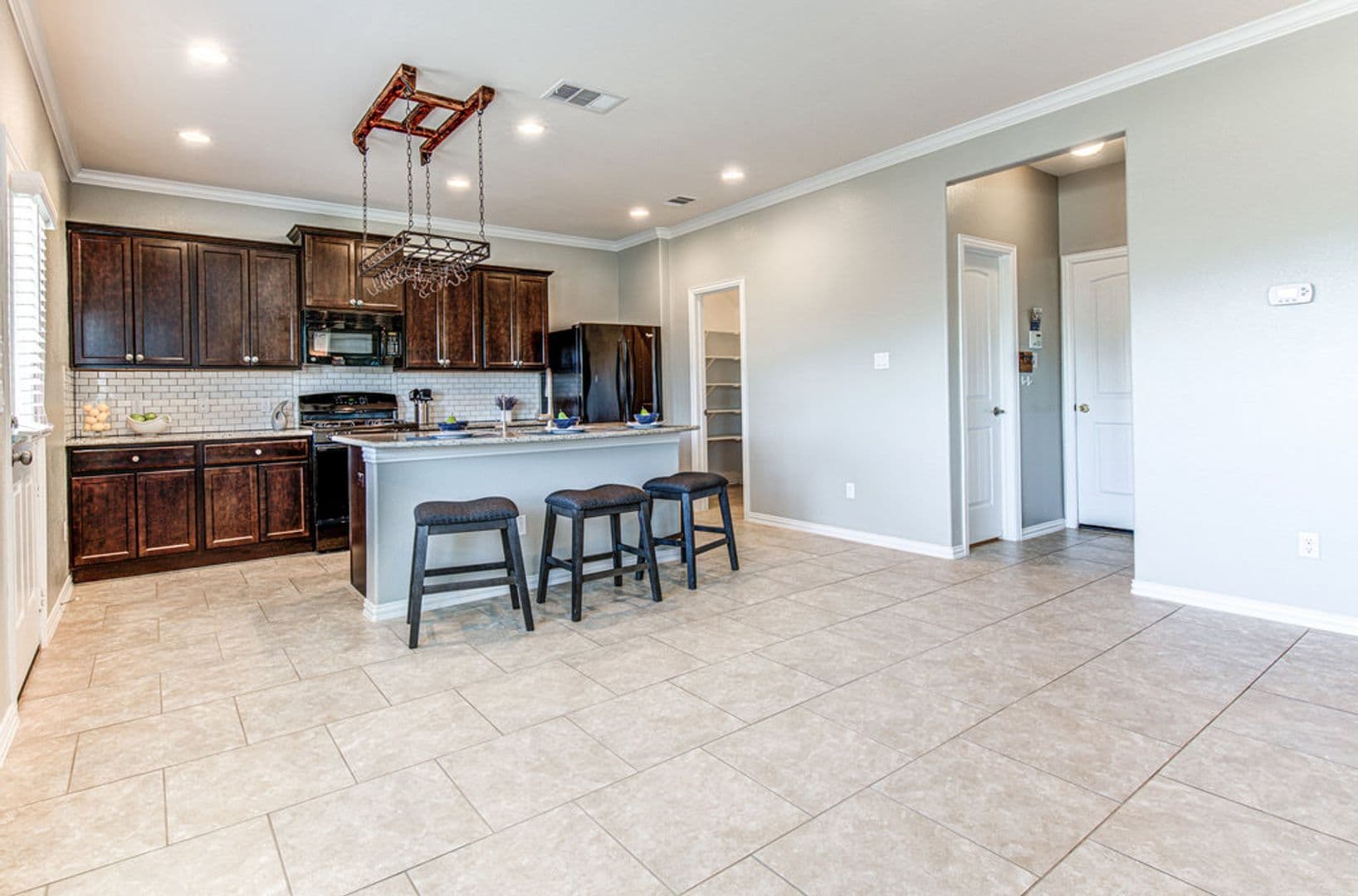Leander House: 508 Nogales Ln